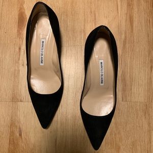 Gently used Authentic Manolo Blahnik 50mm heels 🖤